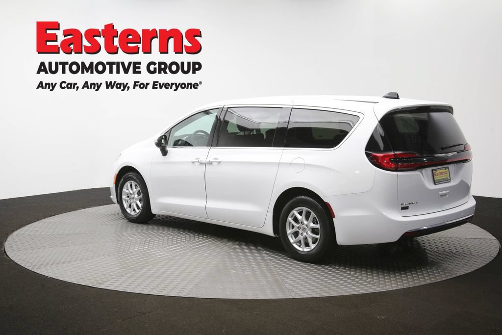 Used 2023 Chrysler Pacifica Touring-L FWD image 65