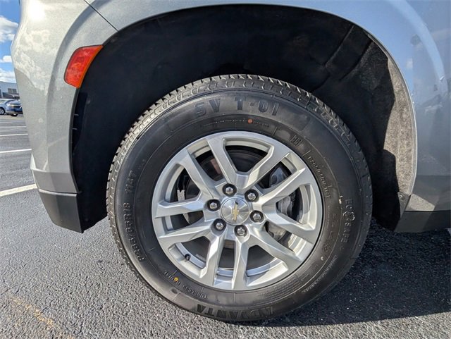 Used 2022 Chevrolet Suburban LT w/ Luxury Package image 18