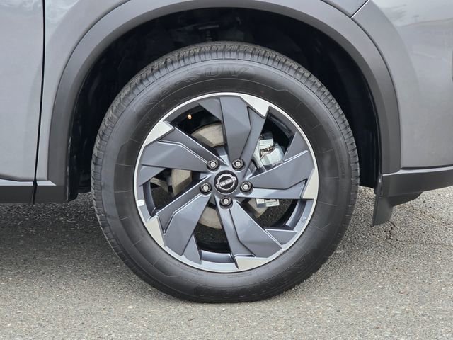Used 2025 Nissan Rogue SV image 8