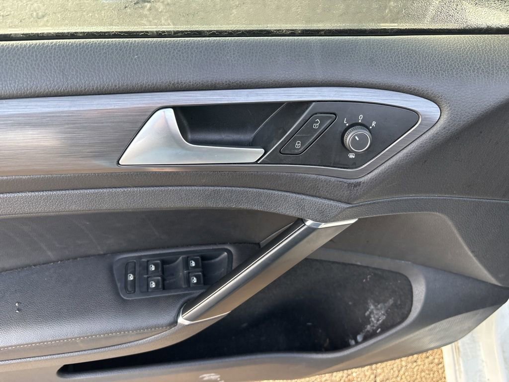Used 2018 Volkswagen Golf SE image 19