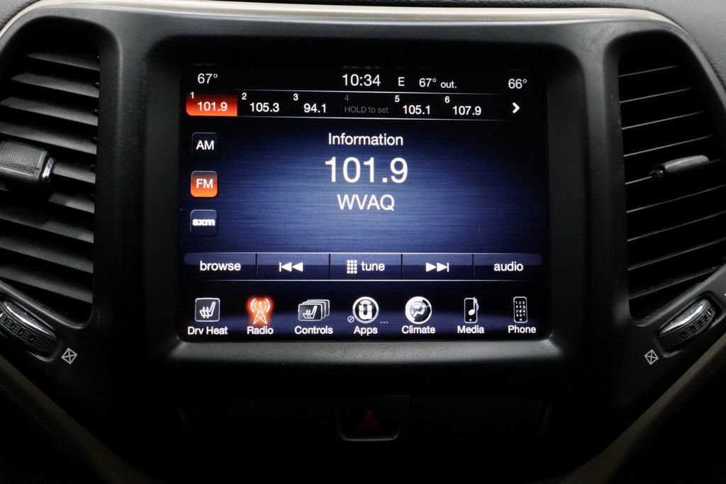 Used 2016 Jeep Cherokee Latitude w/ Comfort/Convenience Group AWD/4WD image 3