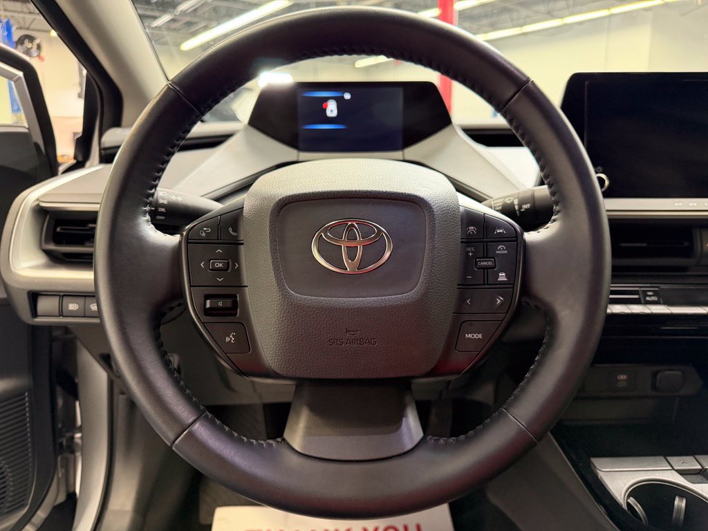 Used 2025 Toyota Prius LE FWD image 17