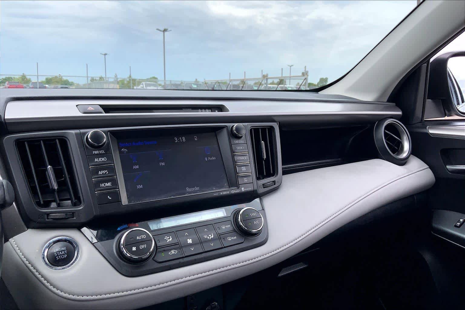 Used 2018 Toyota RAV4 XLE FWD image 35