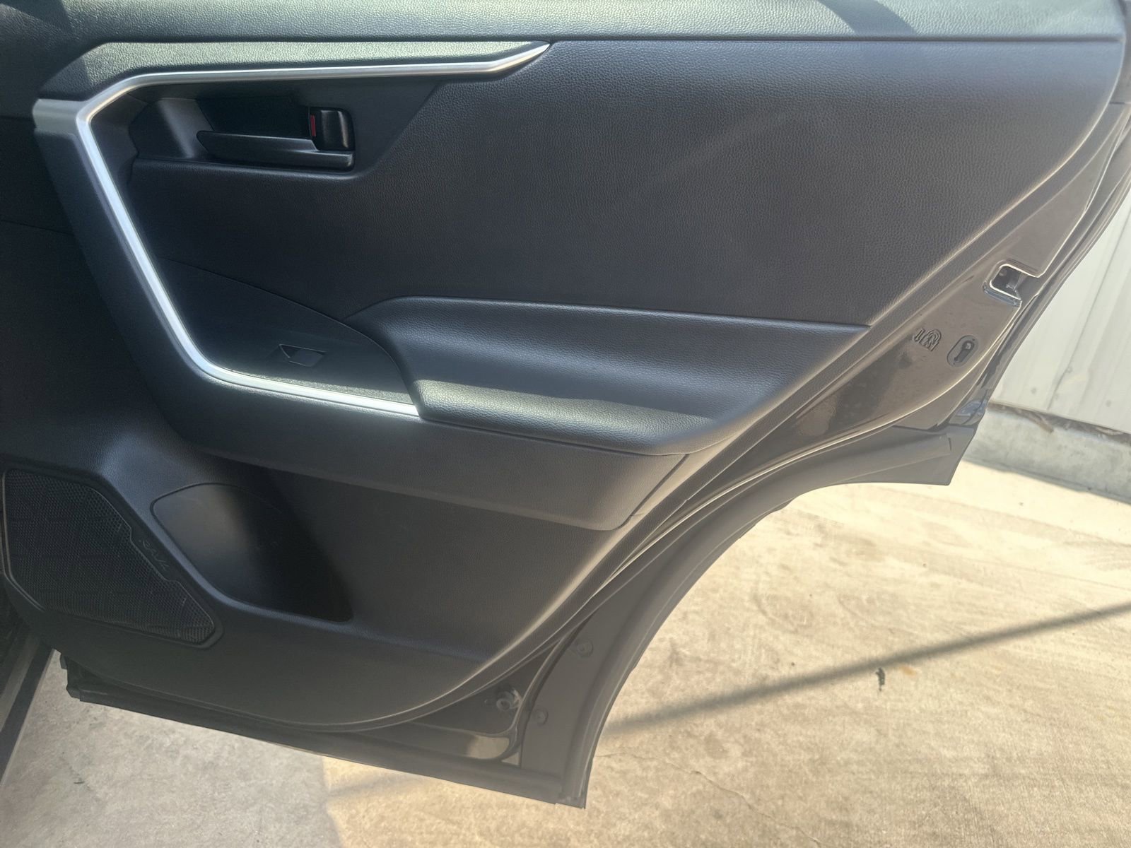 Used 2022 Toyota RAV4 LE FWD image 16