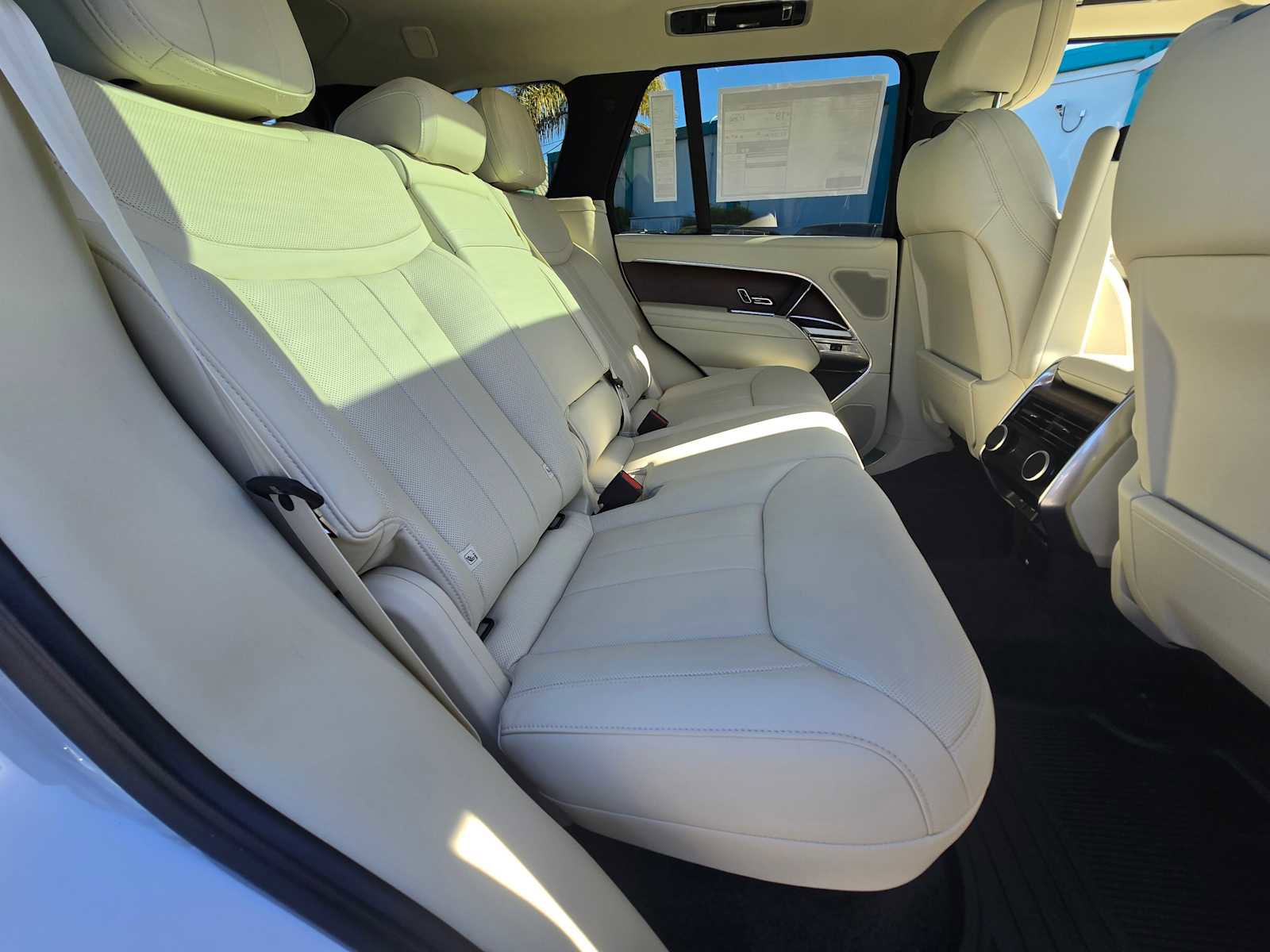 New 2025 Land Rover Range Rover SE image 15