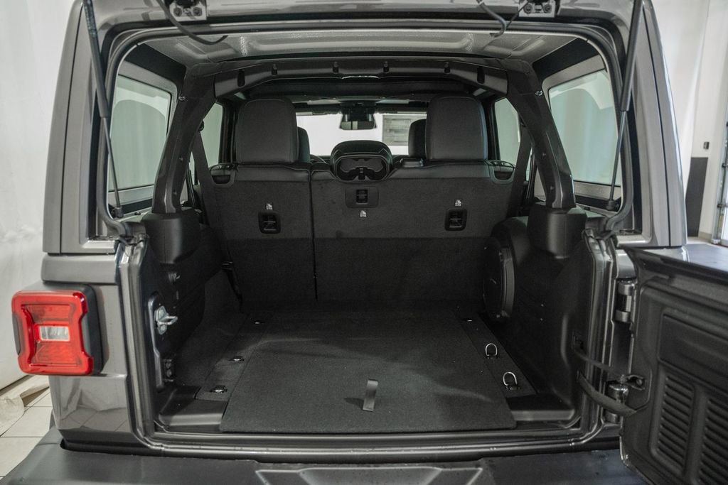 New 2026 Jeep Wrangler Unlimited Sahara AWD/4WD image 8
