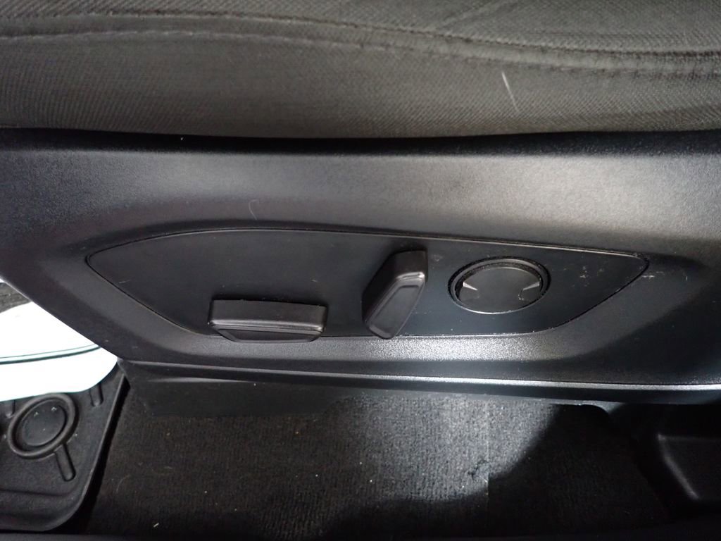 Used 2023 Ford Explorer XLT AWD/4WD image 24