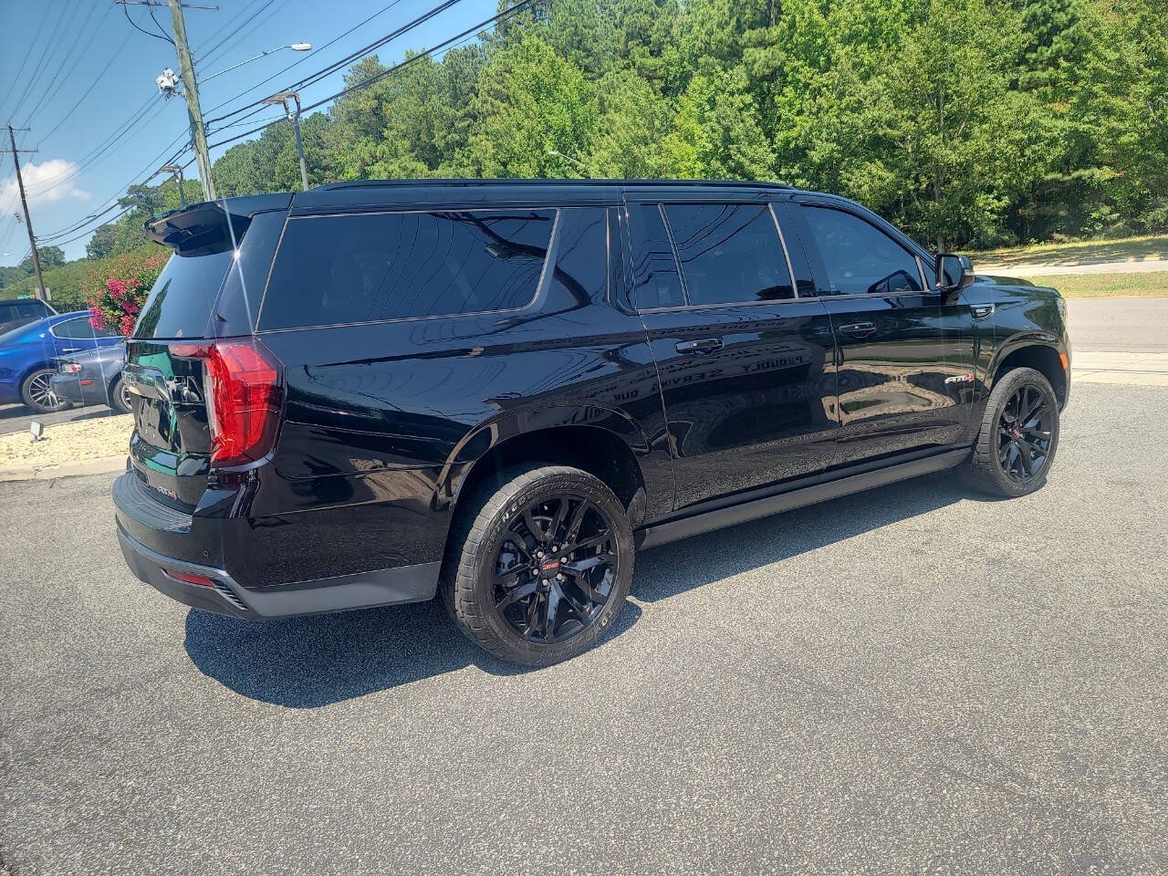 Used 2022 GMC Yukon XL AT4 AWD/4WD image 8