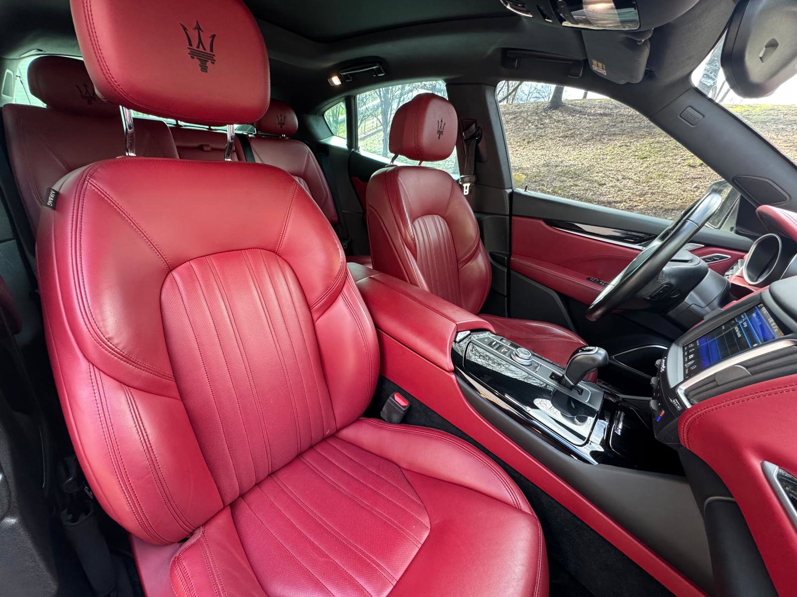Used 2018 Maserati Levante GranLusso image 32