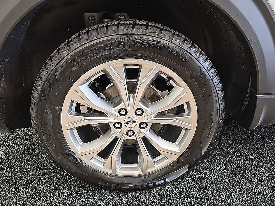 Used 2023 Ford Explorer XLT w/ Equipment Group 202A AWD/4WD image 41
