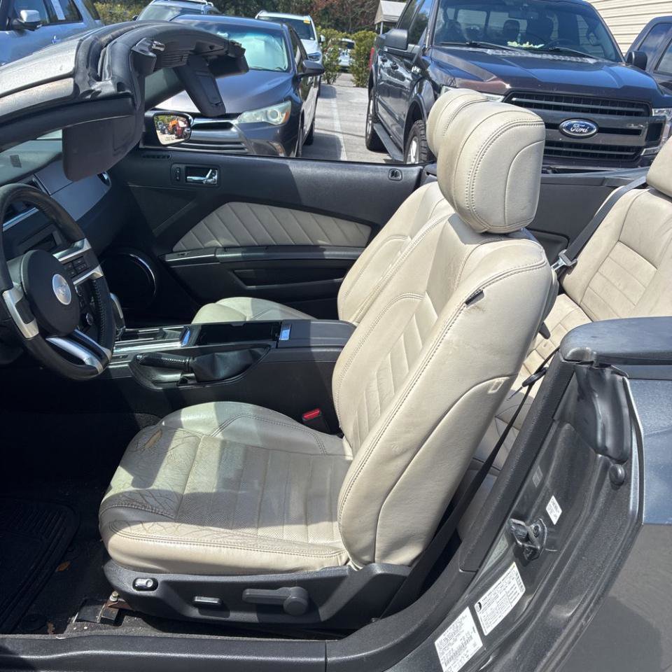 Used 2013 Ford Mustang Premium RWD image 10