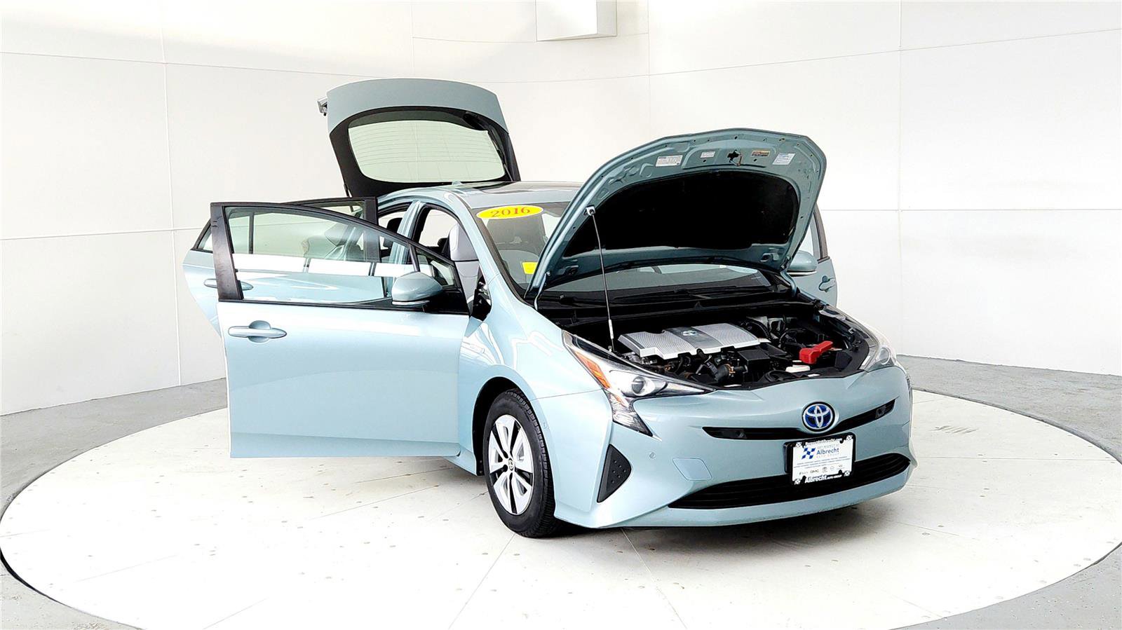 Used 2016 Toyota Prius Four image 9