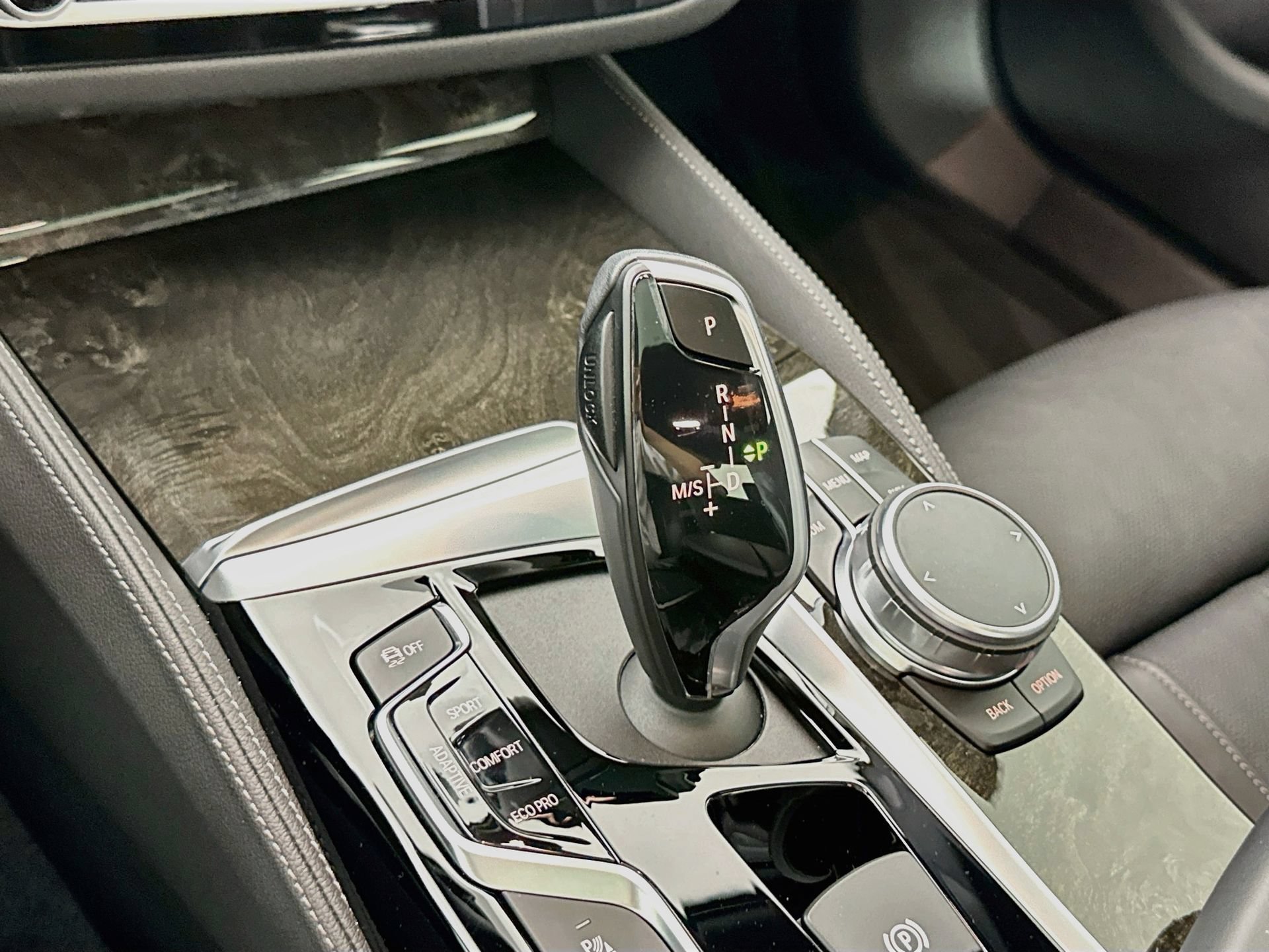Used 2020 BMW 530i w/ Premium Package RWD image 18