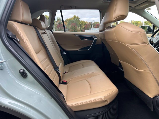 Used 2021 Toyota RAV4 XLE Premium AWD/4WD image 33