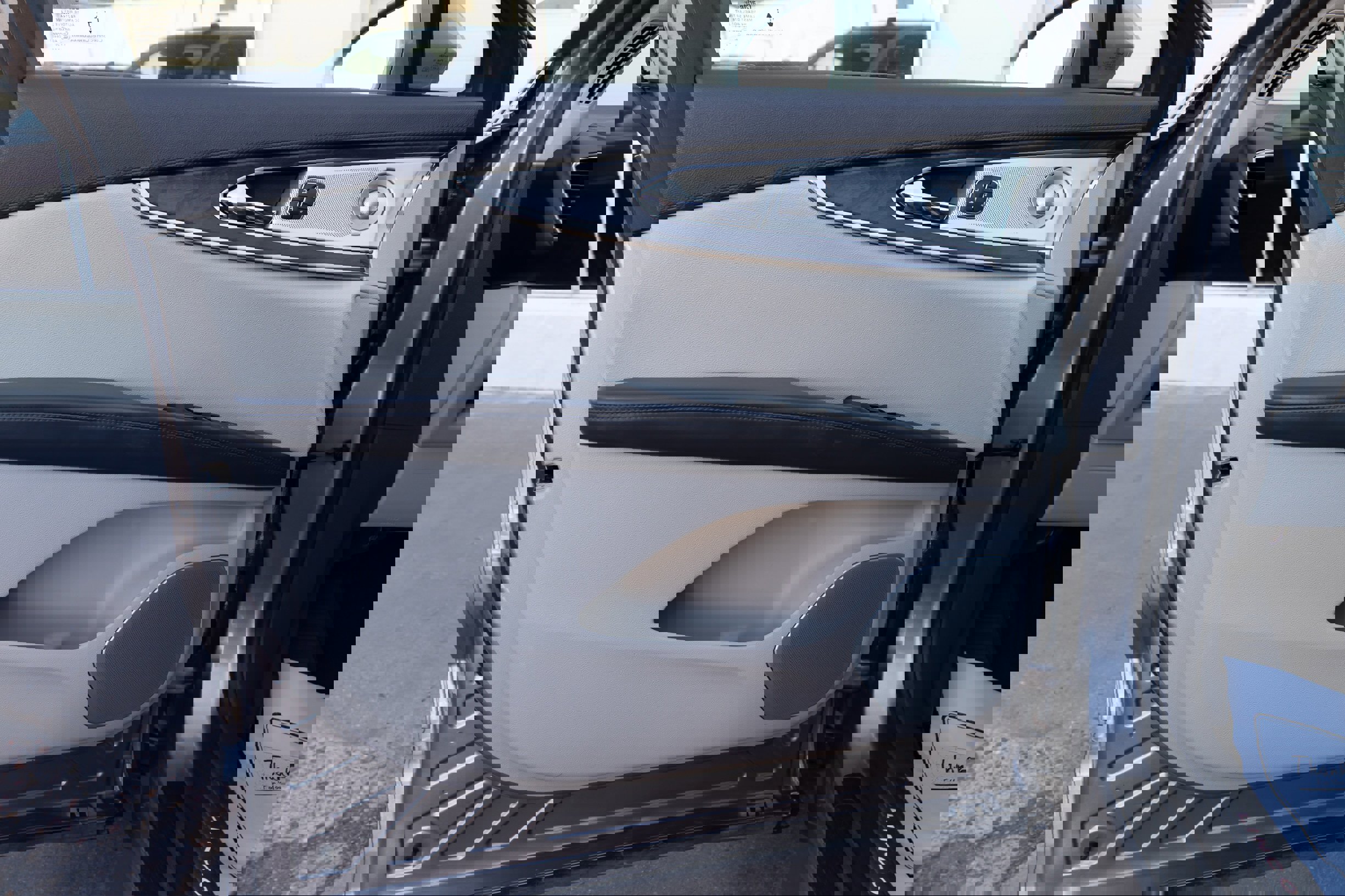 Used 2020 Lincoln Nautilus Reserve w/ Equipment Group 202A image 9