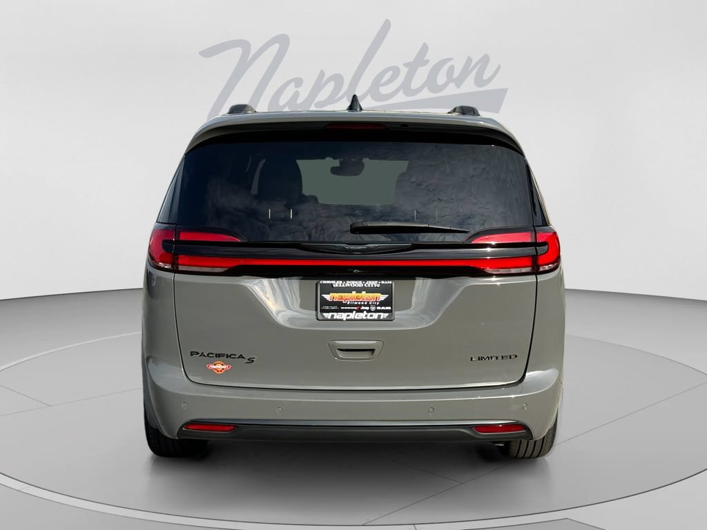 Certified 2025 Chrysler Pacifica Limited FWD image 4