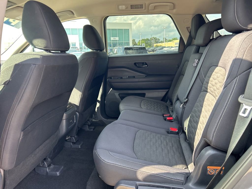 Used 2025 Nissan Pathfinder SV FWD image 10