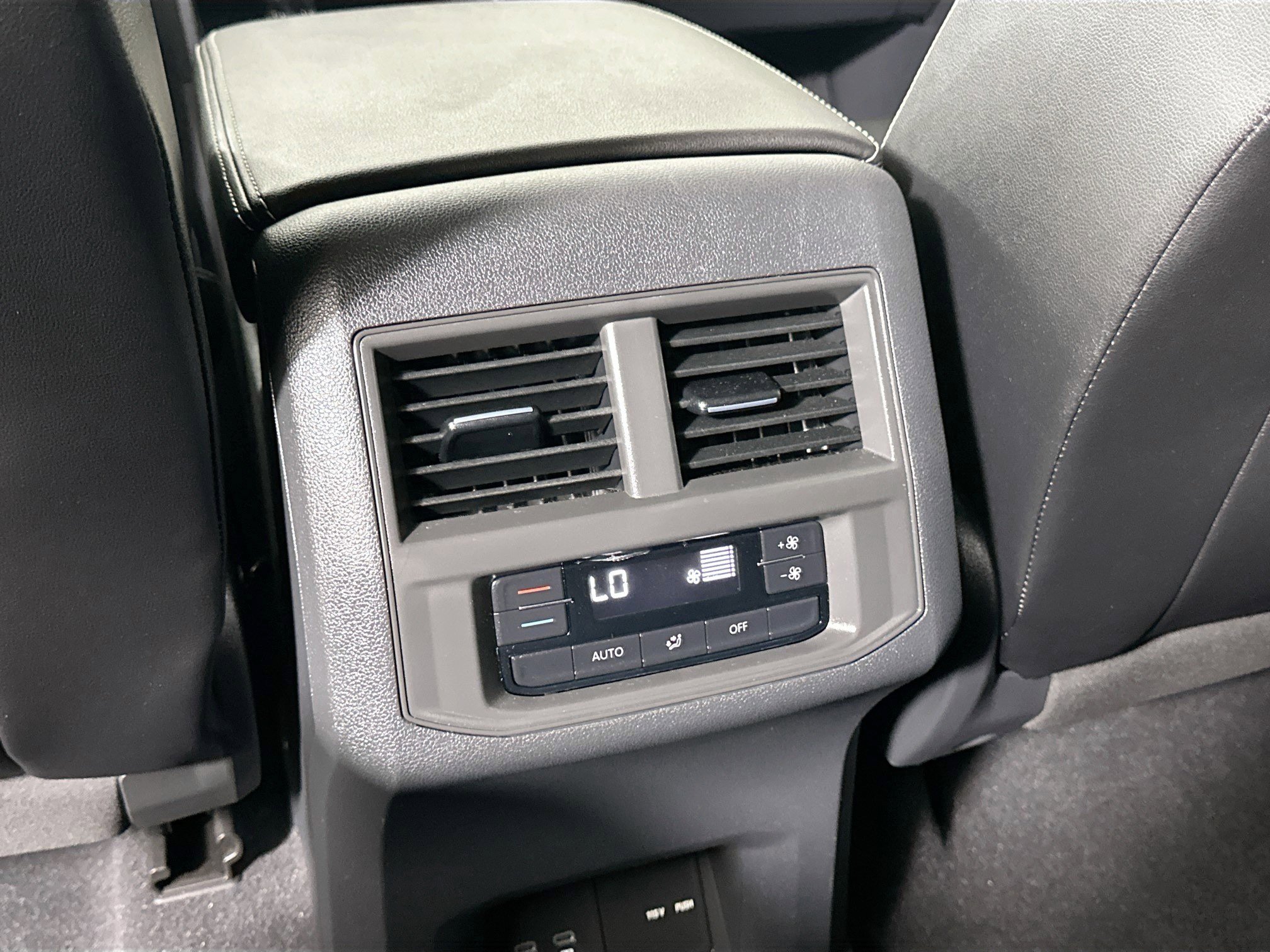 Used 2023 Volkswagen Atlas SE w/ Panoramic Sunroof Package image 21