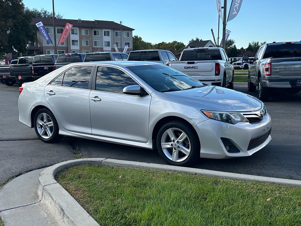 Used 2012 Toyota Camry SE FWD image 4