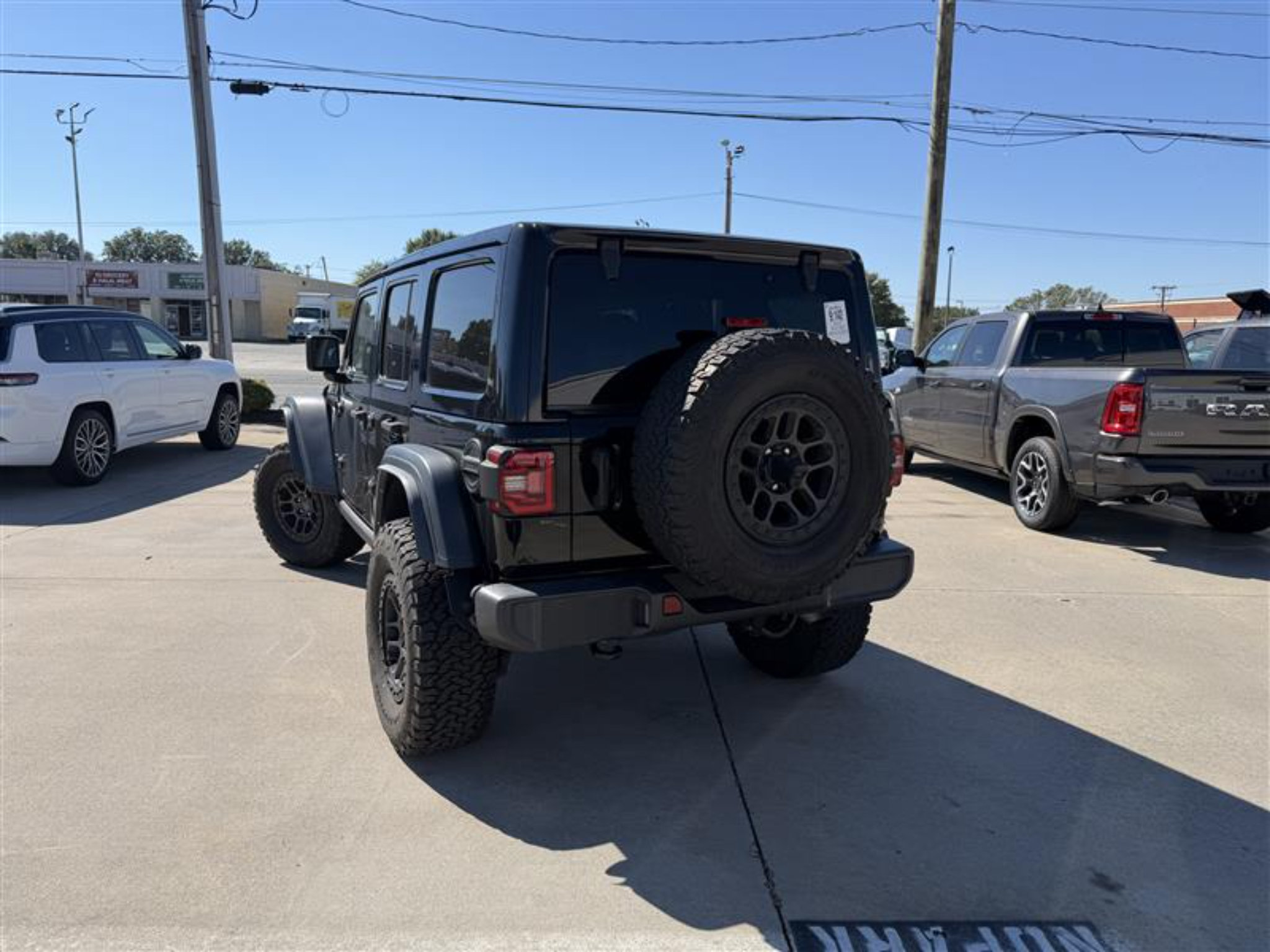 Used 2022 Jeep Wrangler Unlimited Sport w/ Xtreme Recon 35" Tire Package AWD/4WD image 4
