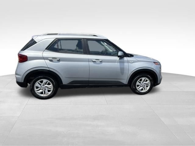 Used 2020 Hyundai Venue SEL w/ Convenience Package FWD image 8