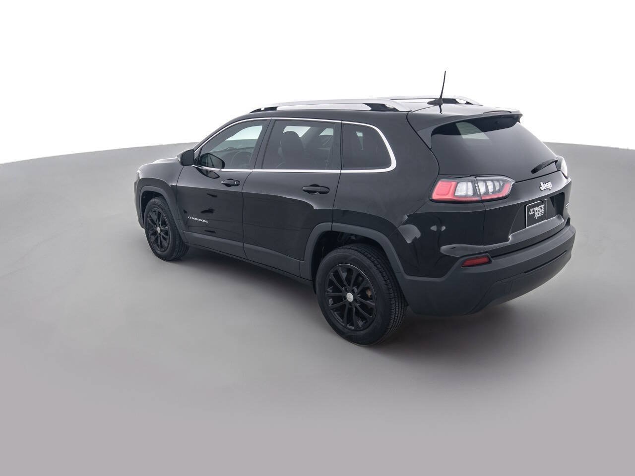 Used 2019 Jeep Cherokee Latitude Plus w/ Cold Weather Group FWD image 7