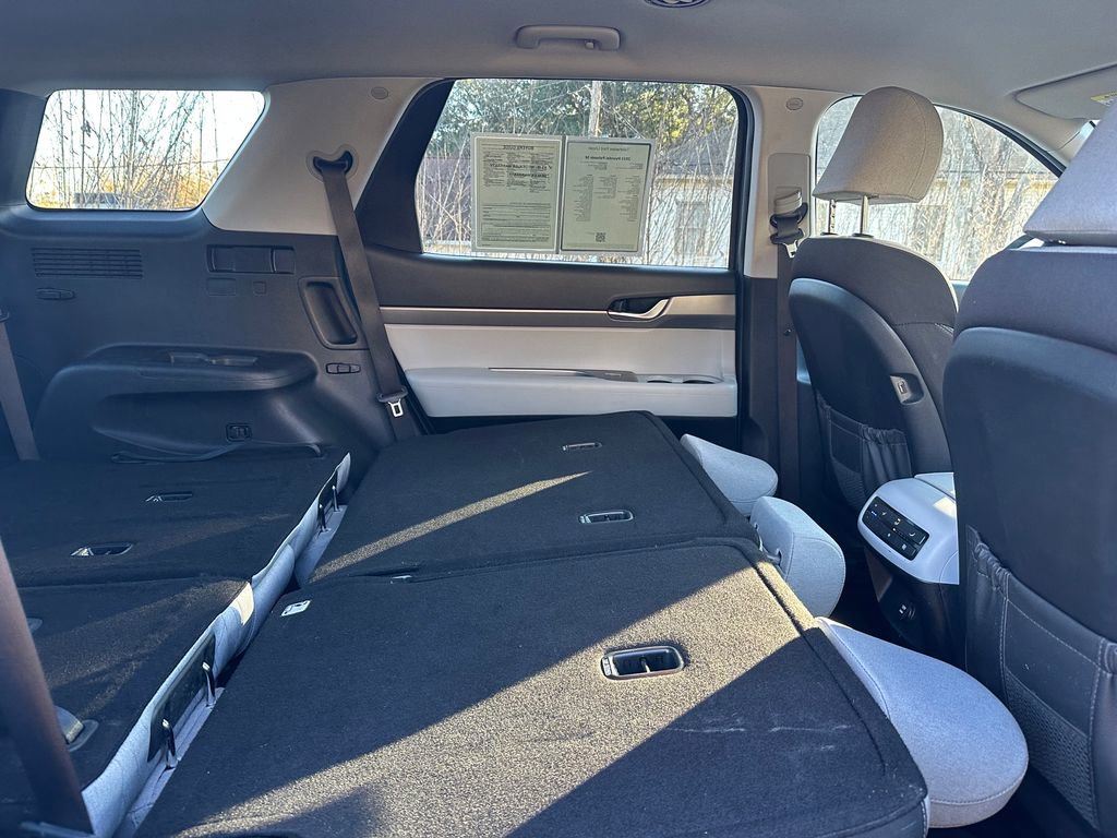 Used 2022 Hyundai Palisade SE image 50
