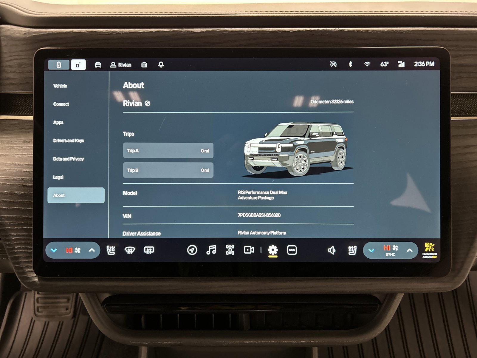 Used 2025 Rivian R1S Adventure image 29