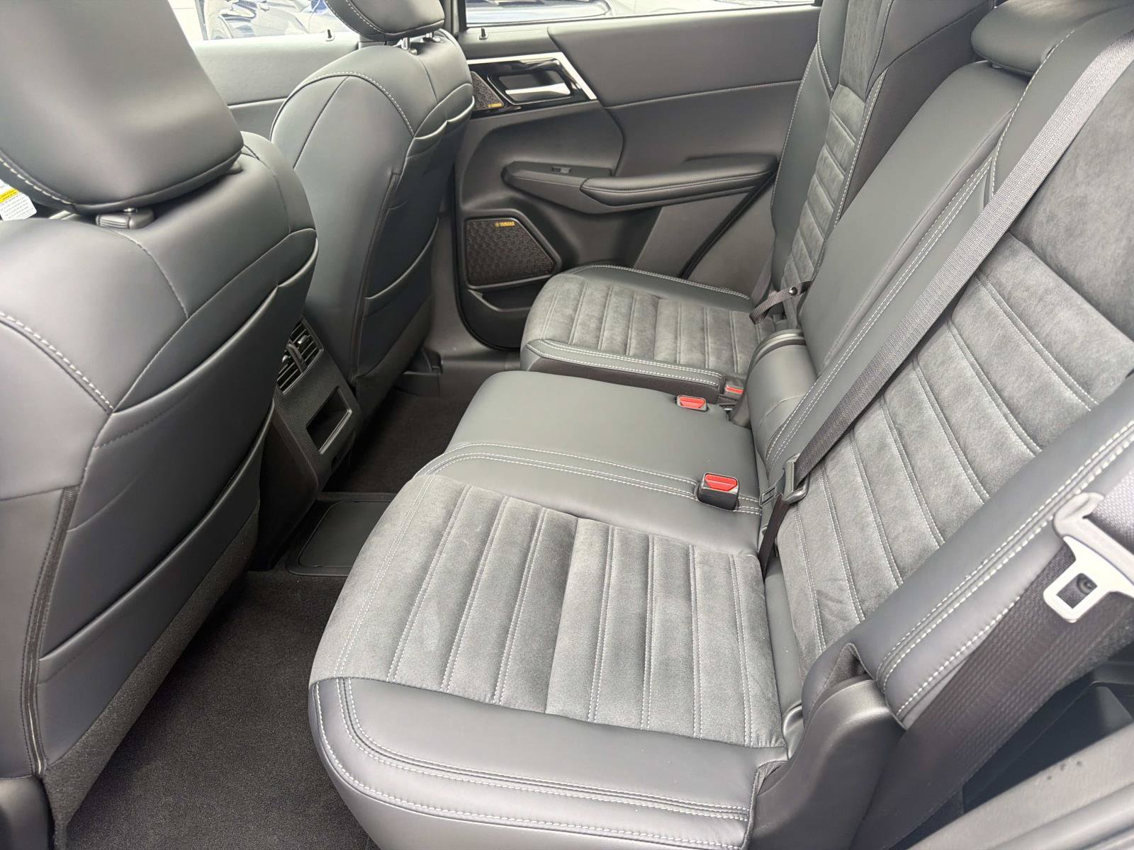 New 2026 Mitsubishi Outlander SE AWD/4WD image 12