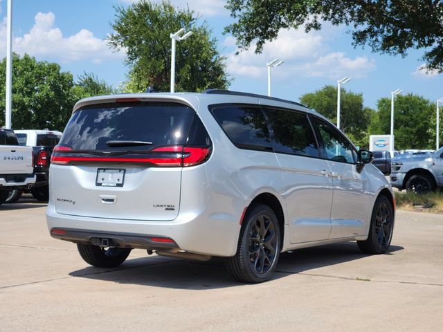Certified 2023 Chrysler Pacifica Limited w/ S Appearance Package AWD/4WD image 7