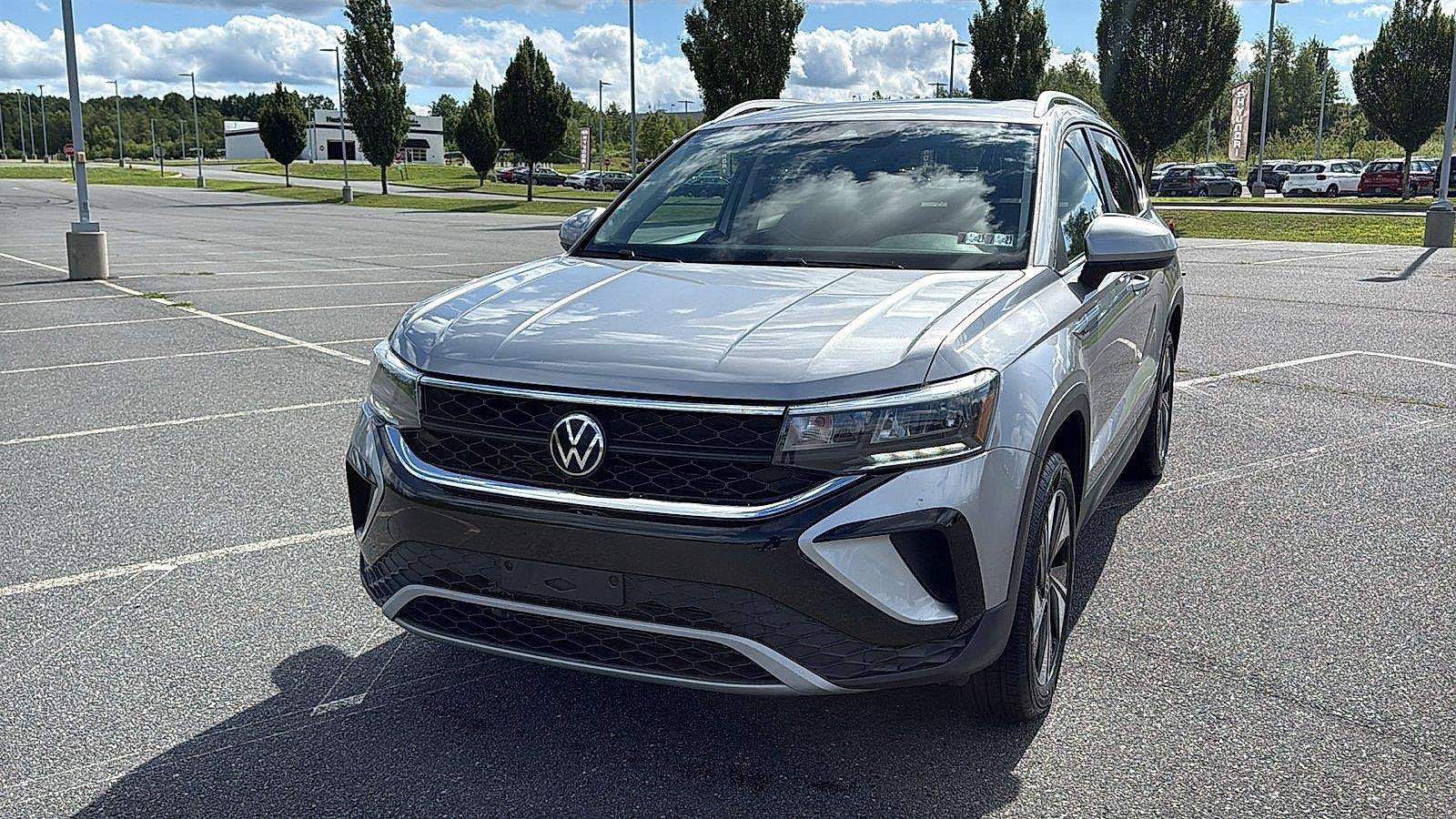 Used 2023 Volkswagen Taos SE w/ Panoramic Sunroof Package AWD/4WD image 14