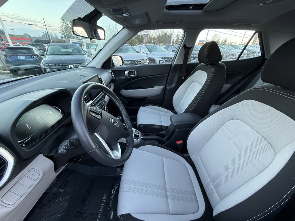 Used 2024 Hyundai Venue SEL image 13