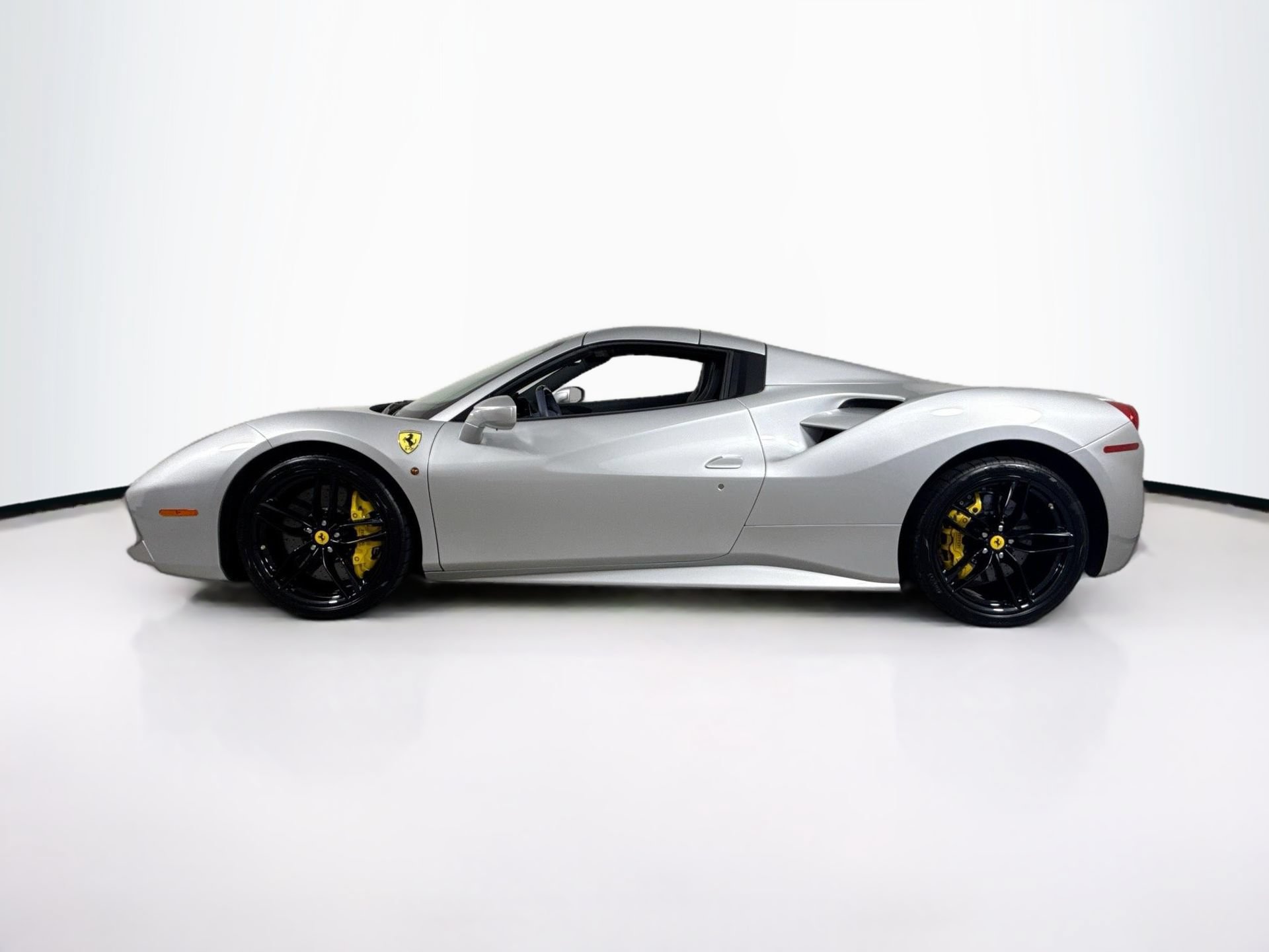 Certified 2018 Ferrari 488 Spider RWD image 4