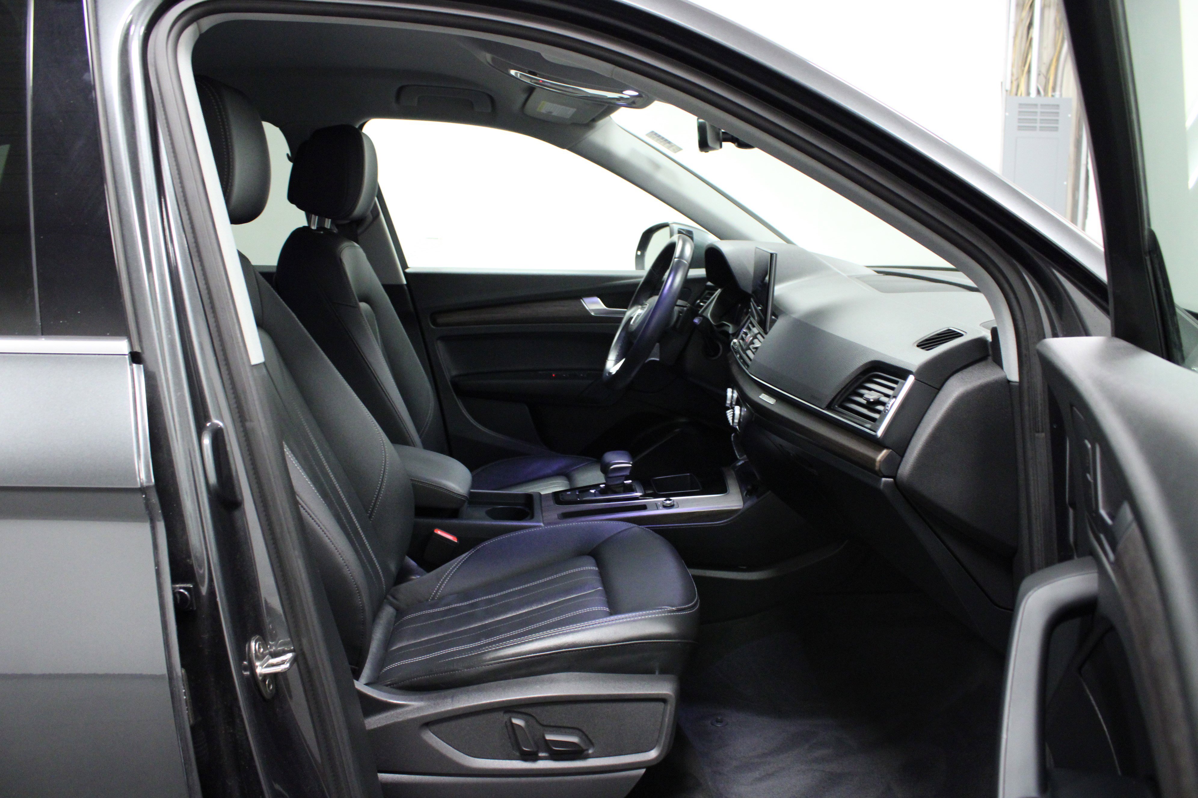 Used 2023 Audi Q5 2.0T Premium image 16