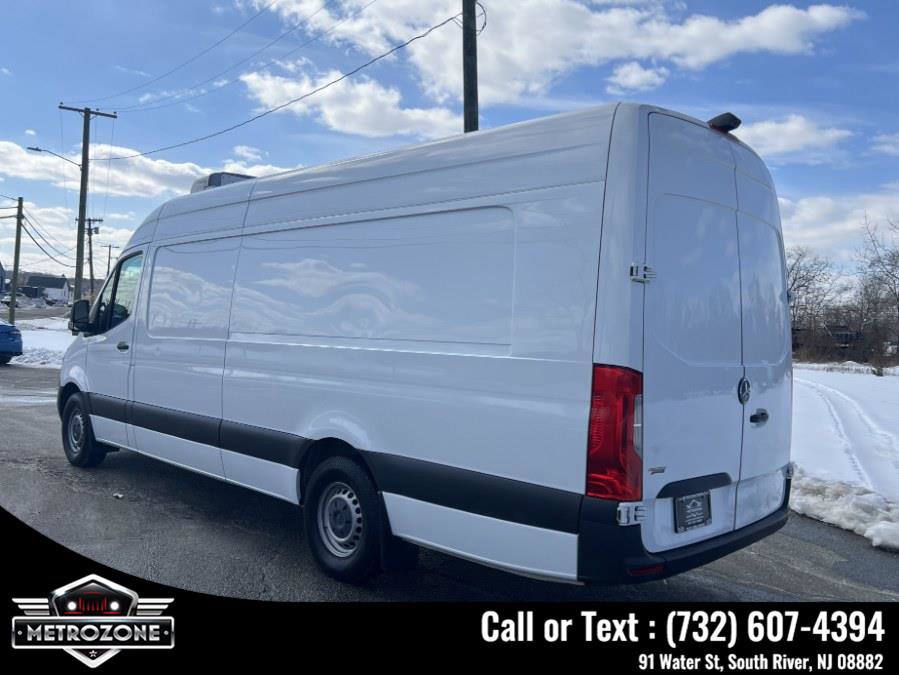 Used 2022 Mercedes-Benz Sprinter 2500 image 9