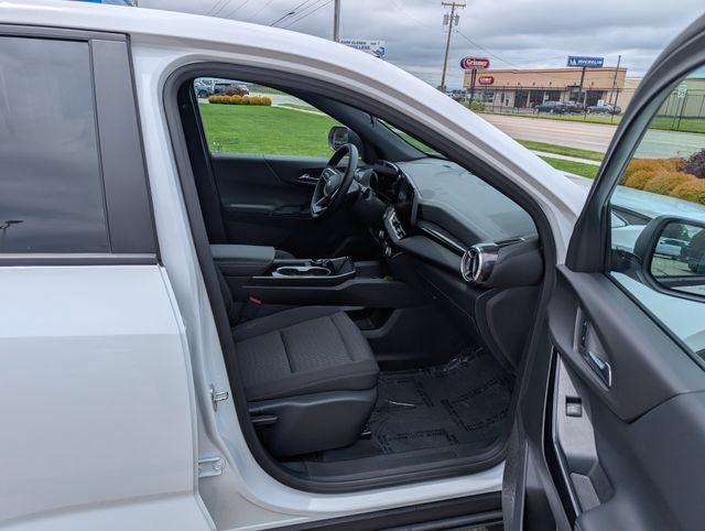 Used 2026 Chevrolet Equinox LT AWD/4WD image 3