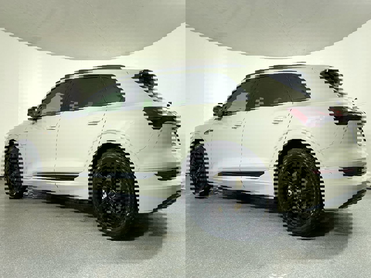 Certified 2021 Audi e-tron Premium w/ Convenience Plus Package image 31