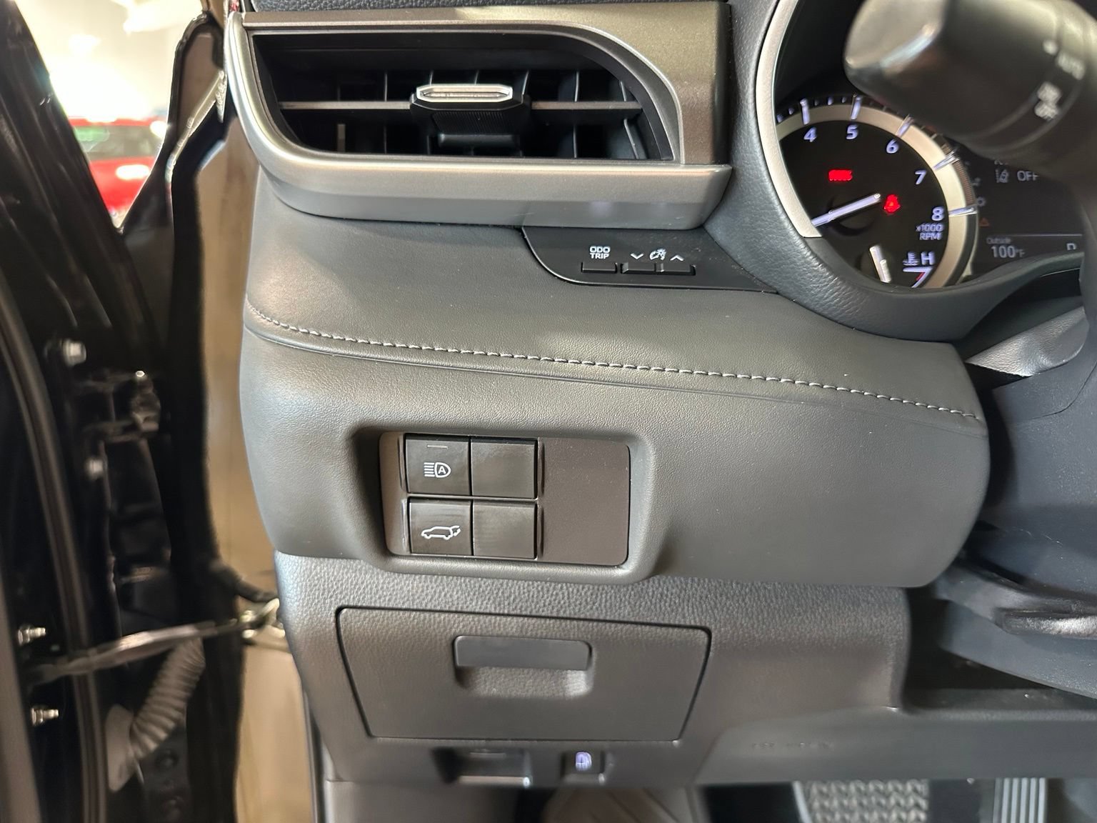 Used 2022 Toyota Highlander XLE FWD image 23