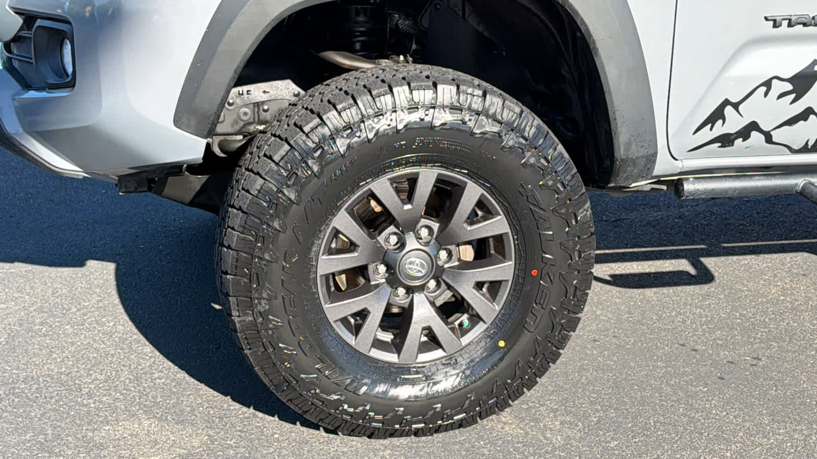 Used 2020 Toyota Tacoma SR5 RWD image 9