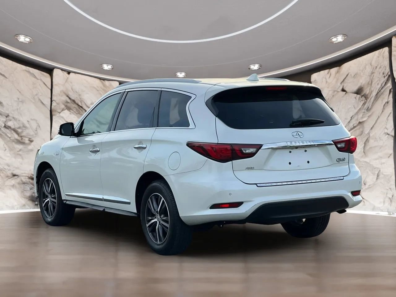 Used 2019 INFINITI QX60 Luxe w/ Essential Package image 8