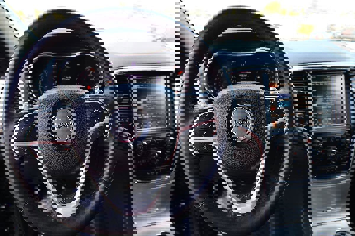 Used 2015 Jeep Grand Cherokee Altitude image 21