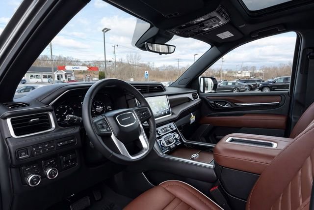 Used 2023 GMC Yukon Denali Ultimate AWD/4WD image 12
