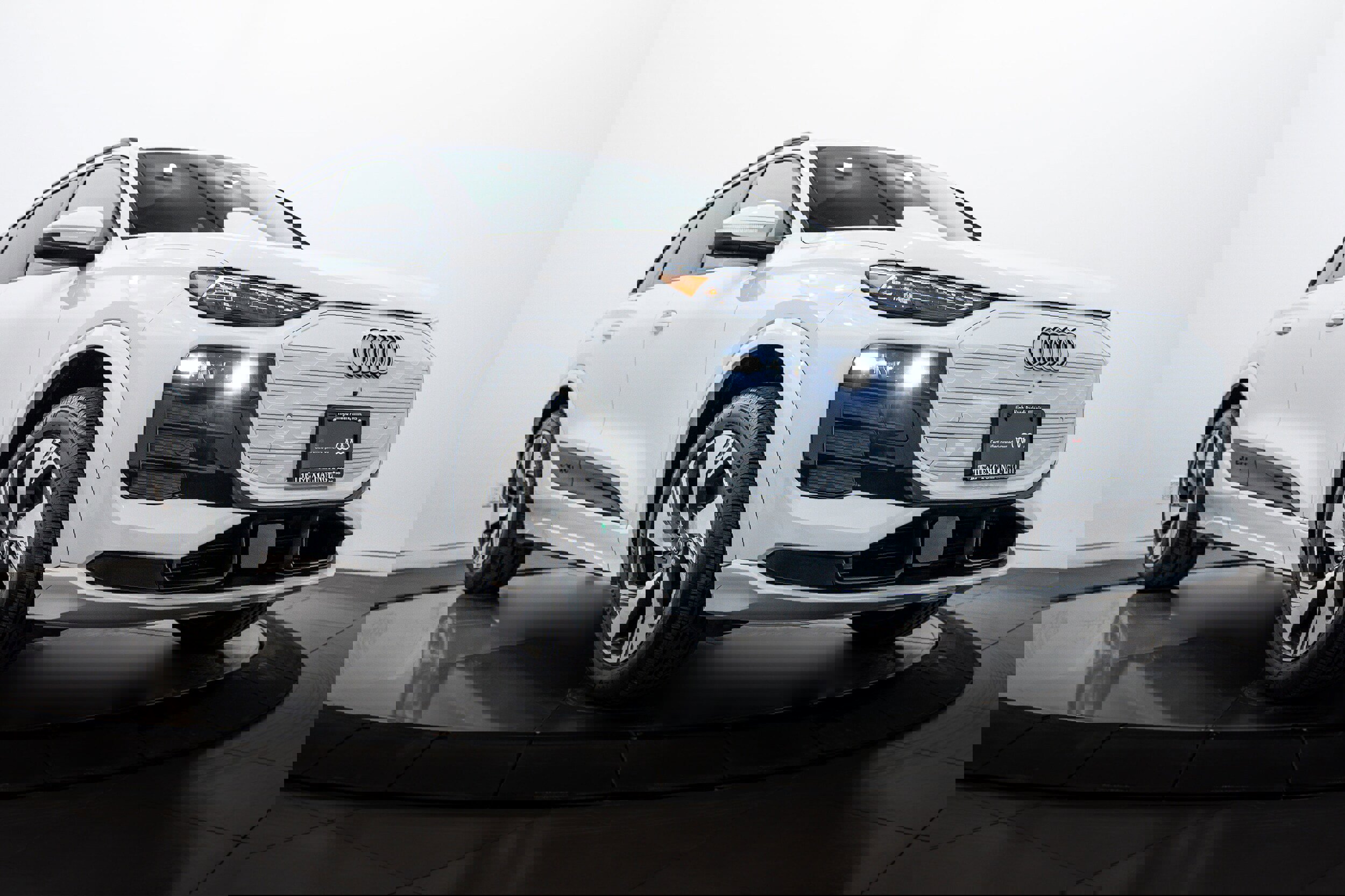 Certified 2025 Audi Q6 e-tron Premium Plus w/ Premium Plus image 1