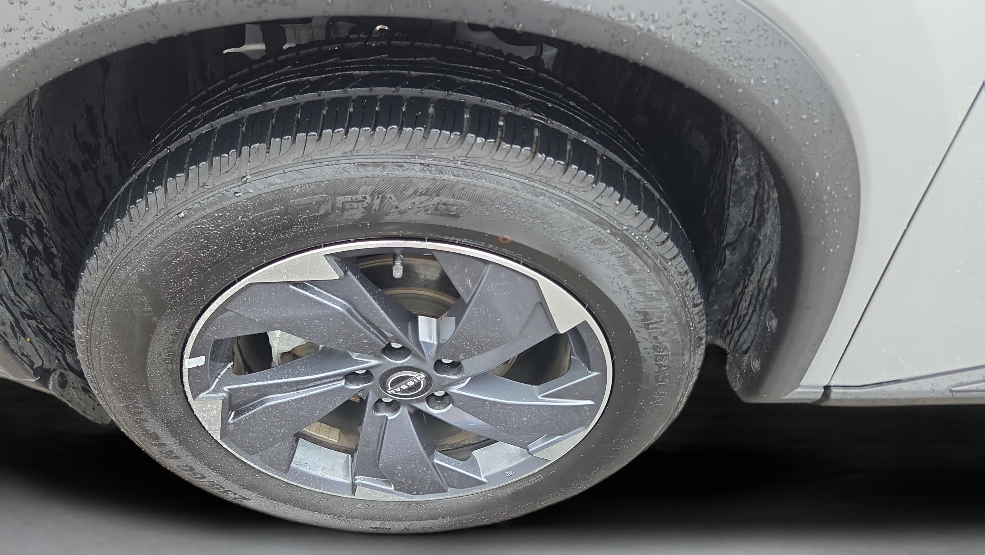 Used 2025 Nissan Rogue SV FWD image 9