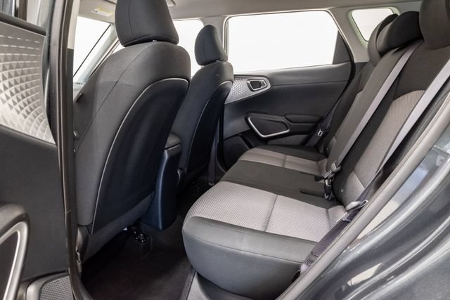 Used 2025 Kia Soul LX w/ LX Technology Package FWD image 25