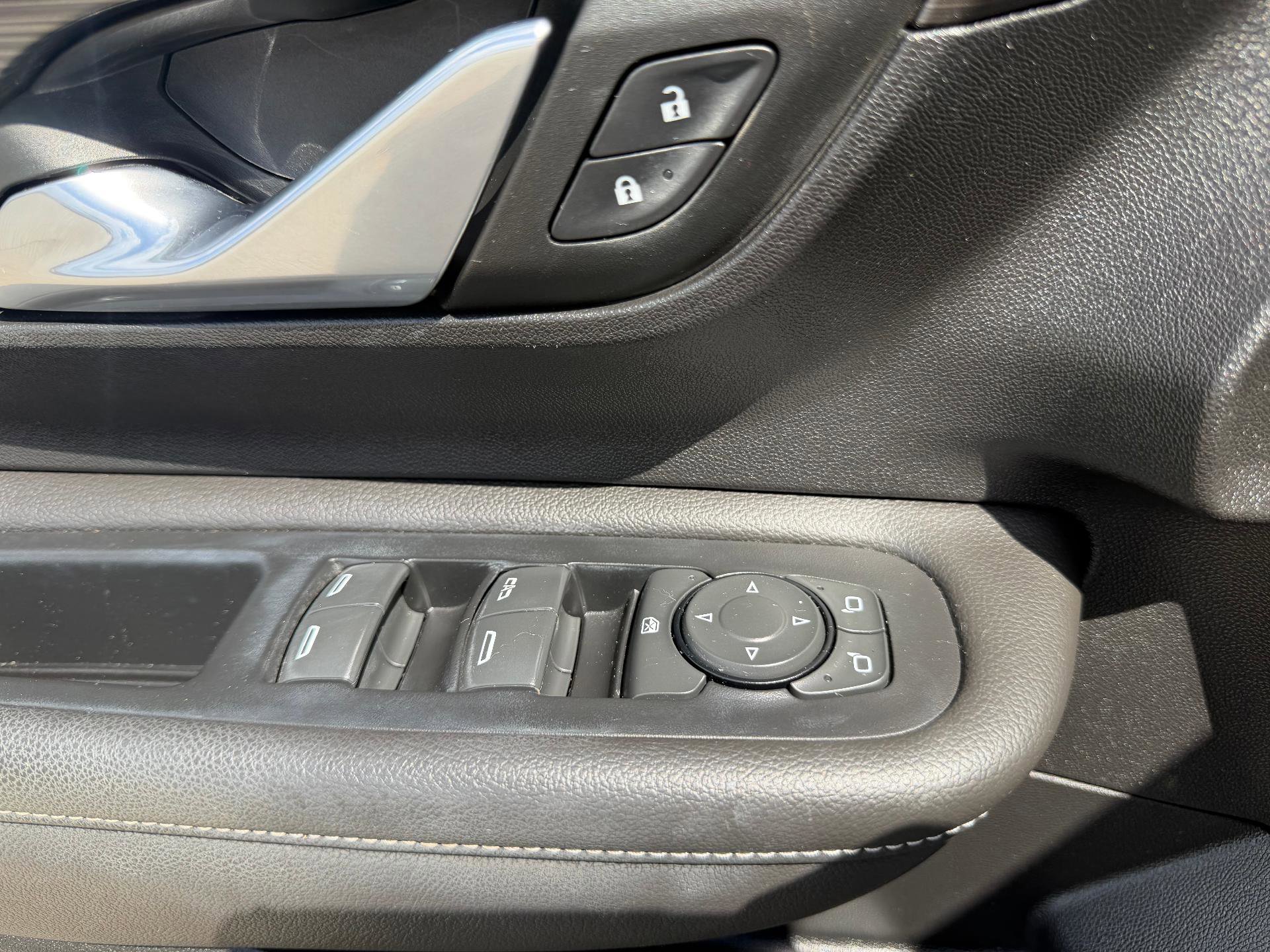 Used 2023 GMC Terrain SLE w/ Driver Convenience Package image 31