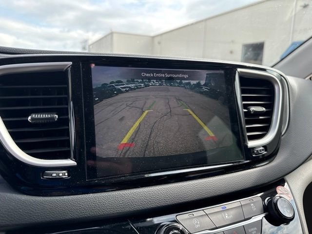 Used 2022 Chrysler Pacifica Touring-L FWD image 25