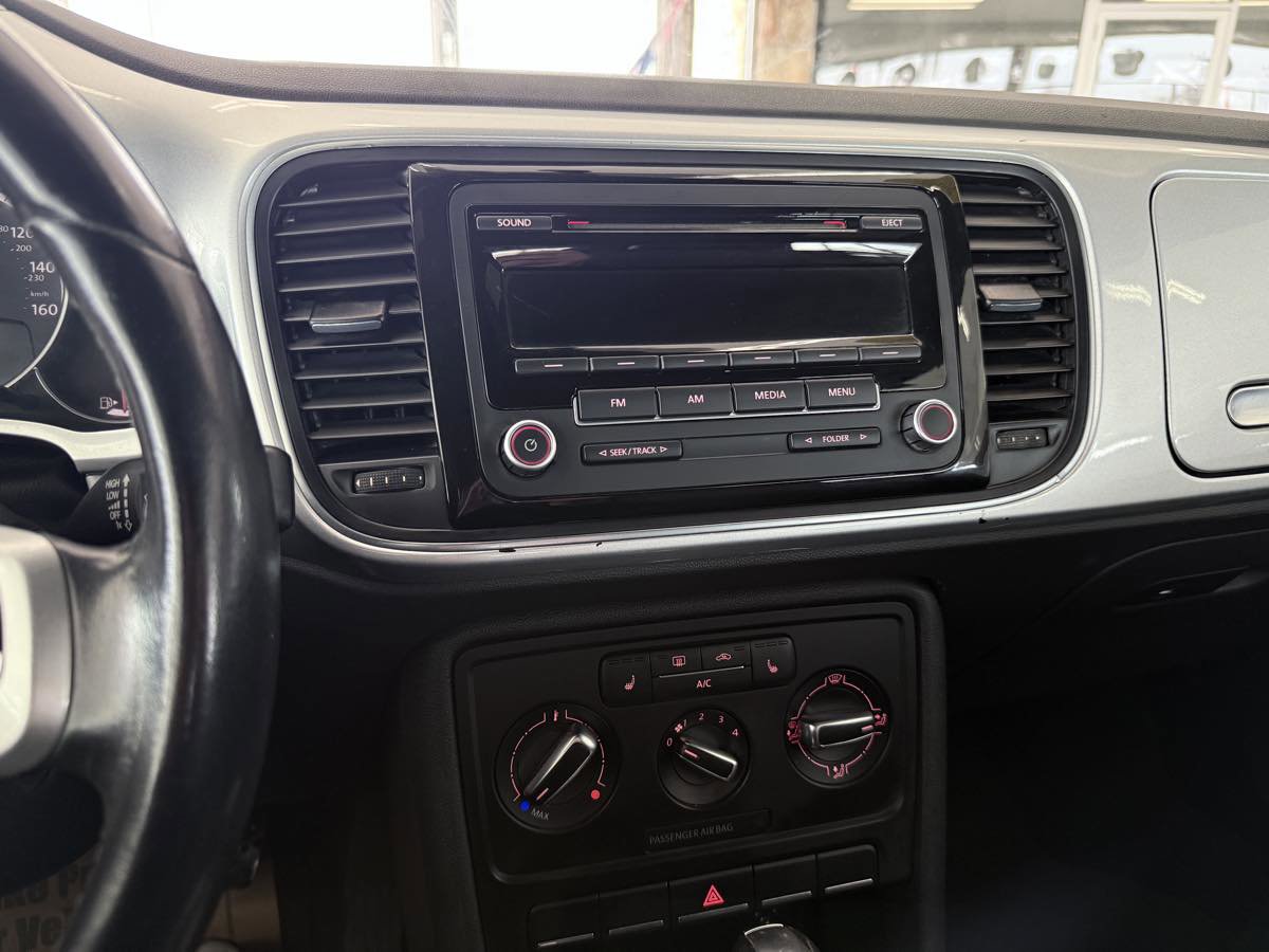 Used 2015 Volkswagen Beetle 1.8T image 38