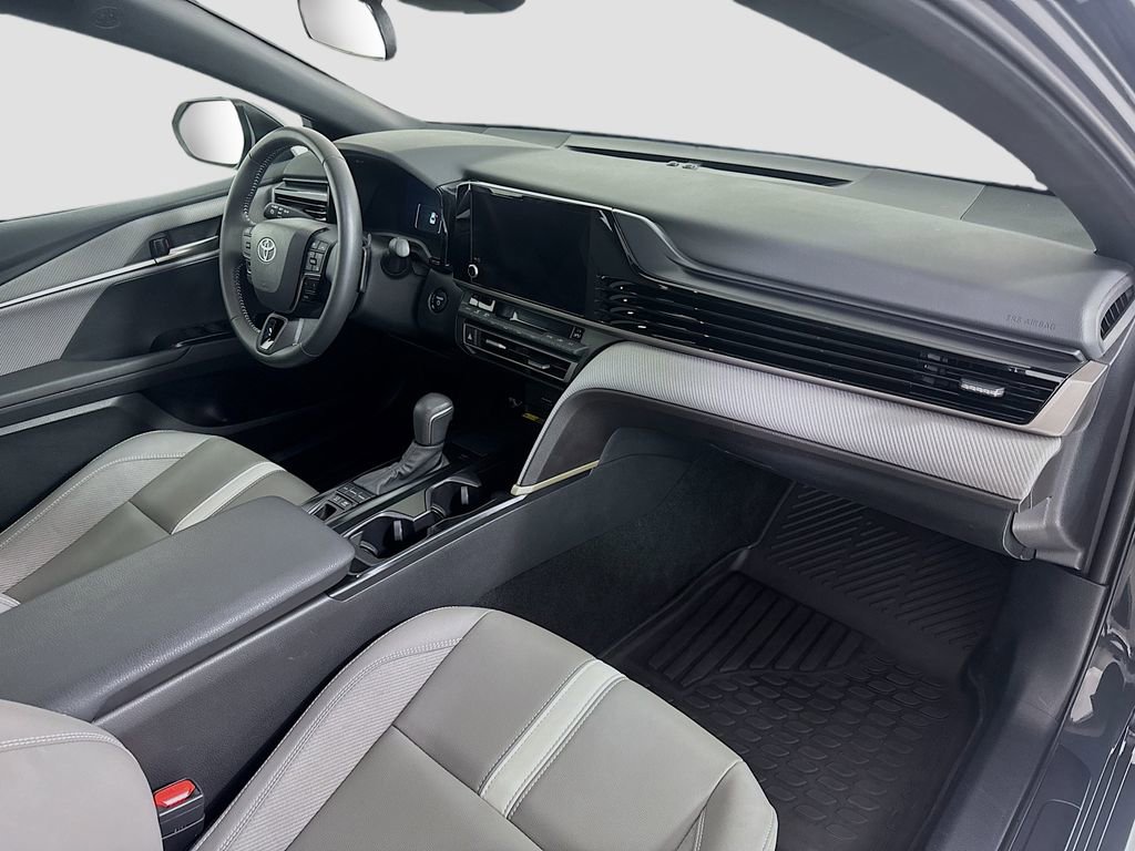 Used 2025 Toyota Camry SE image 29