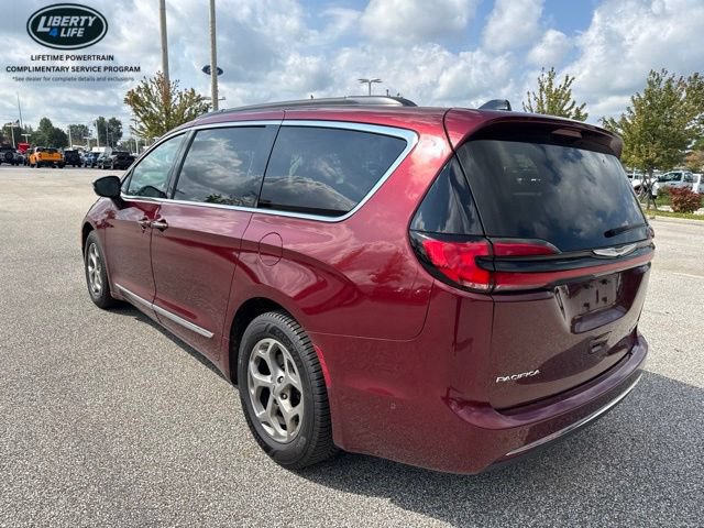 Used 2023 Chrysler Pacifica Limited w/ Uconnect Theater Family Group FWD image 5